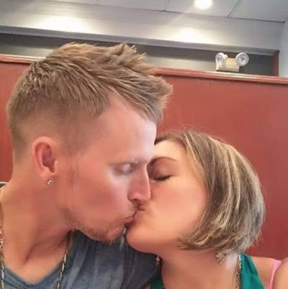 Meet your Posher, Melanie - Picture 1 of 1